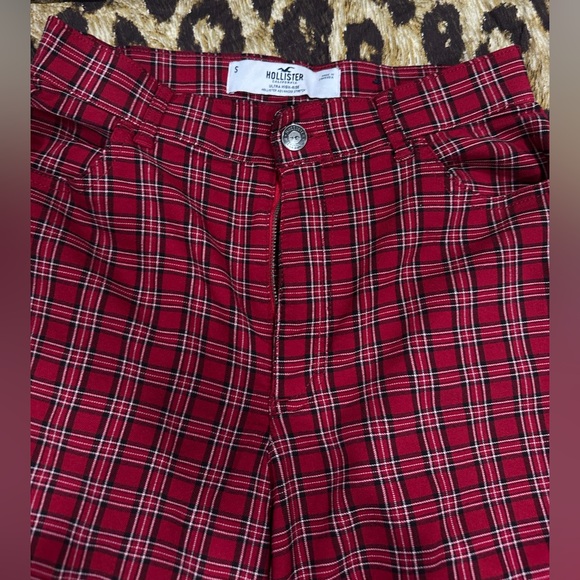 Hollister Ultra high rise mom pants in red, black, and white plaid. size S - Picture 2 of 2